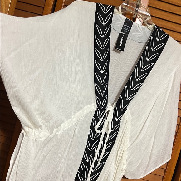 Express White Kimono with Black Accents - Picture 3 of 4